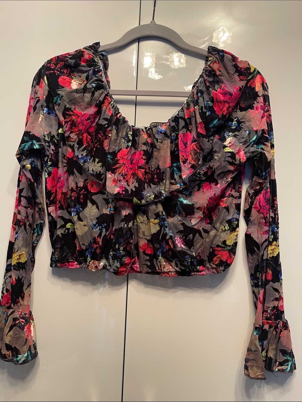 Forever 21 Black Floral Ruffle Long-Sleeve Crop Top